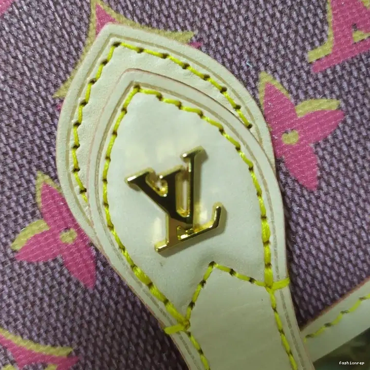 Fashionrepsfam ru LV 20B570008 Bags 0825